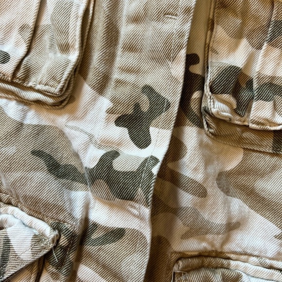 BERSHKA camo jacket 🧥 - Picture 2 of 5